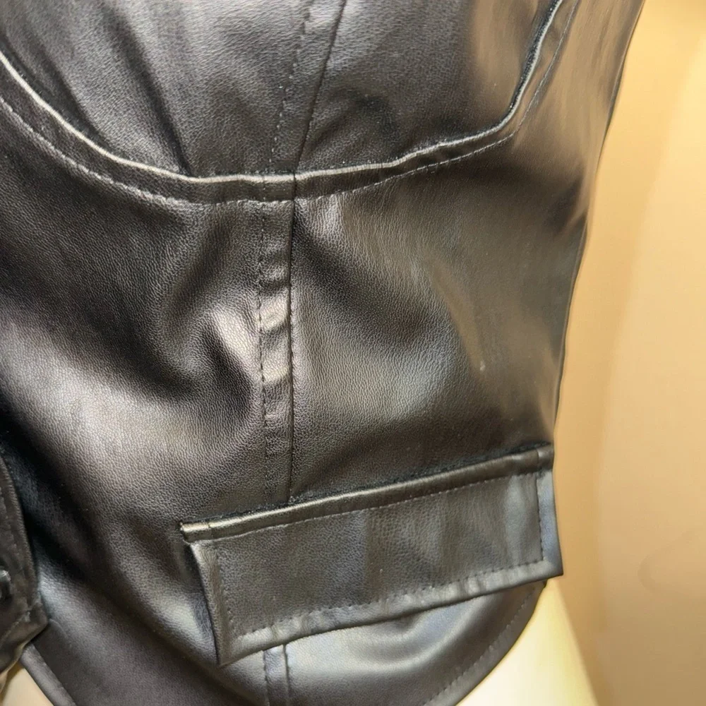 SEXY BODYCON BLACK PU LEATHER CROPPED VEST FAUX POCKETS SIZE LARGE - Picture 11 of 13